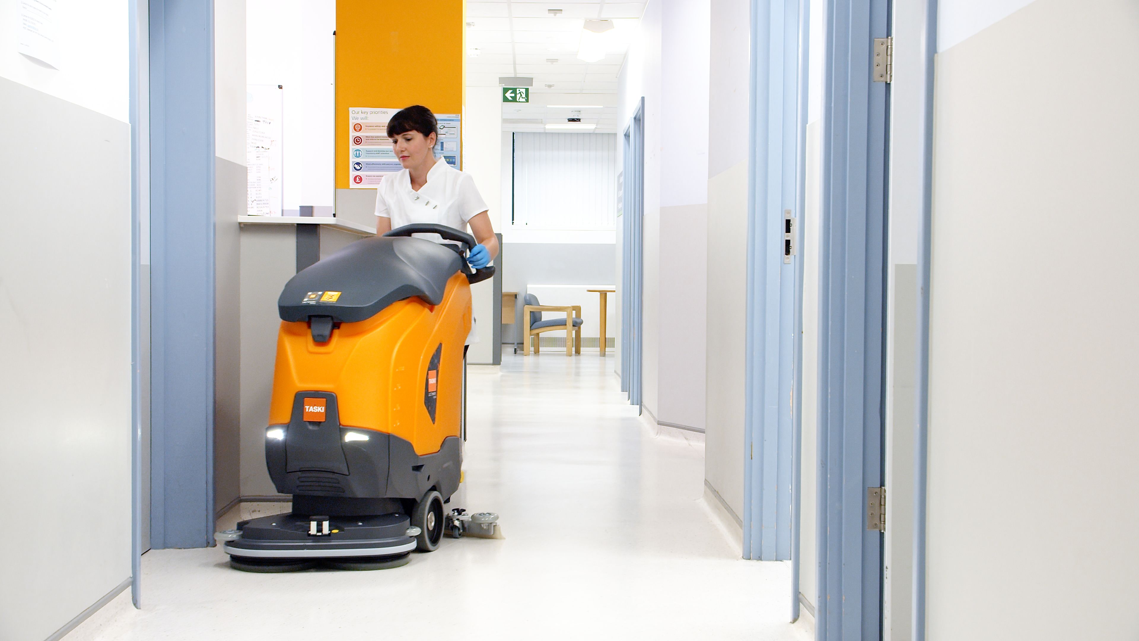 TASKI Ultimaxx floor scrubber on location — production still