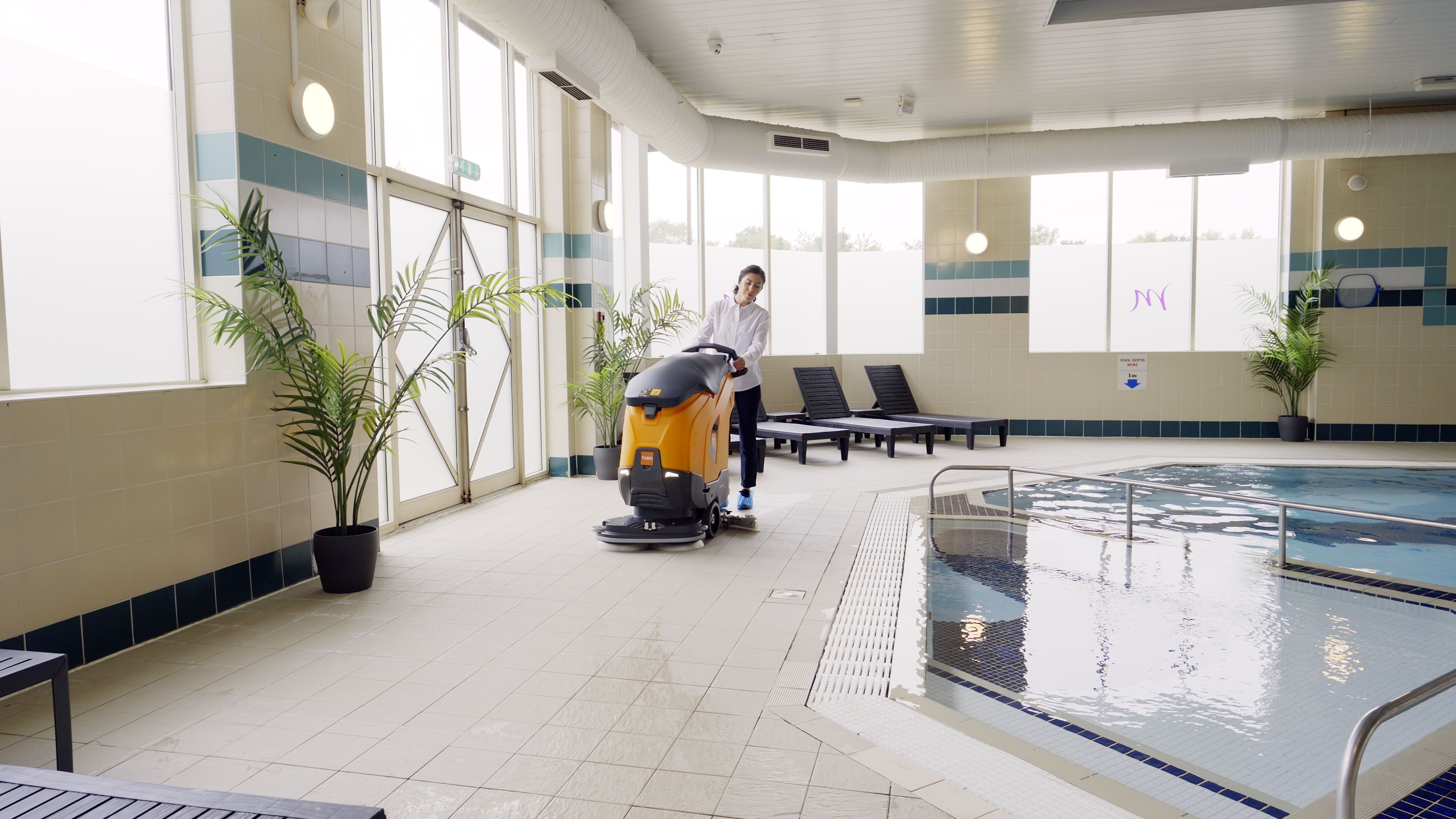 TASKI Ultimaxx floor scrubber — production still on set